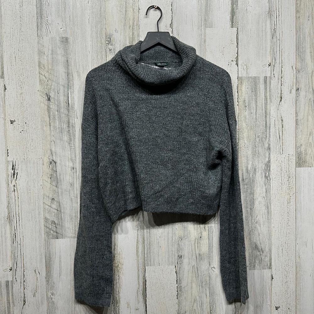 Wild Fable Womens grey sweater with cowl neck! Size XS great condition and comfy